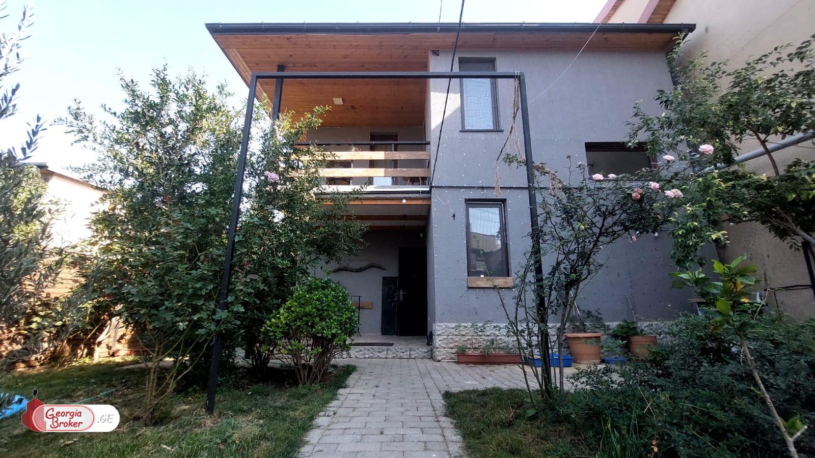 nearly repaired 9-room house for sale